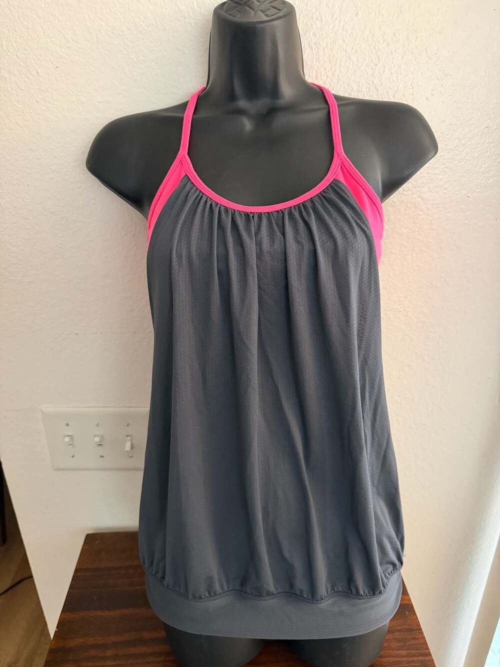 Lululemon No Limits Tank Top Size 6 Gray Pink Built-In Bra
